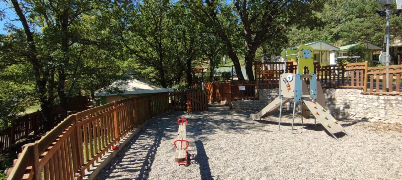 Camping Pres Du Lac De Sainte Croix ボデュン エクステリア 写真